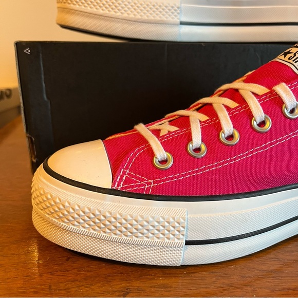CONVERSE Women’s Chuck Taylor All Star Cerise Pink Platform Low Sneakers - Picture 3 of 10